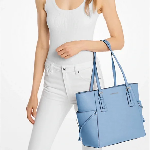 MICHAEL KORS Voyager Large Saffiano Leather EW Tote Shoulder Bag
LIGHT SKY
NWT - Picture 3 of 16